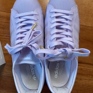 Women’s sneakers